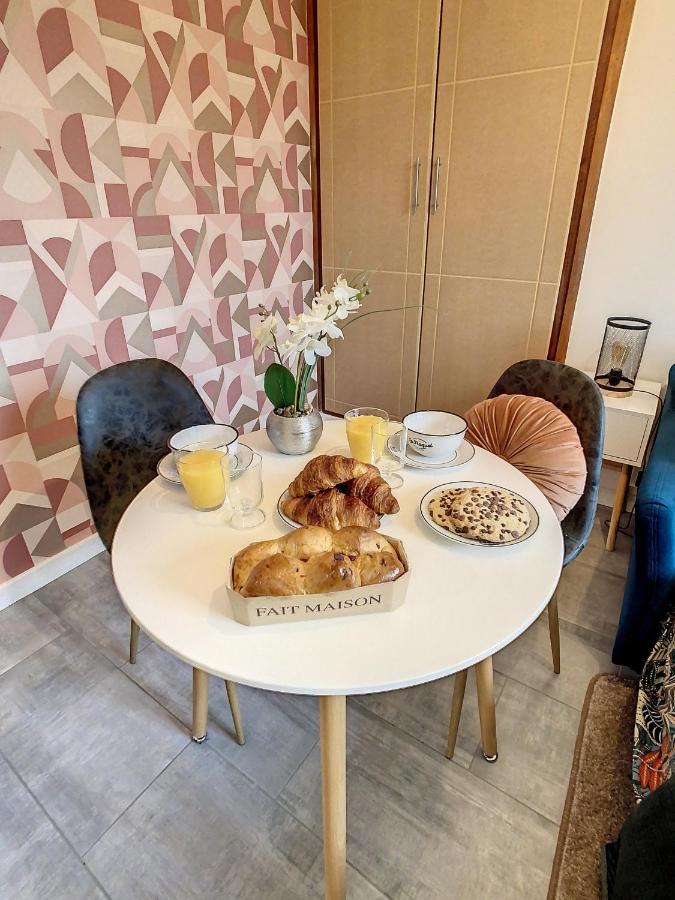 Joli Studio Meuble Tout Equipe Hyper Centre Wifi Apartment Troyes Exterior photo